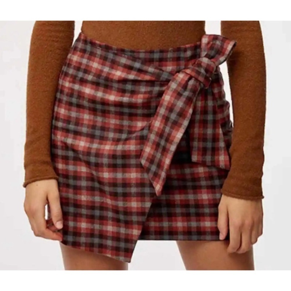 ARITZIA WILFRED Dorine Wool Cashmere Blend Wrap Front Mini-Skirt in Red Plaid